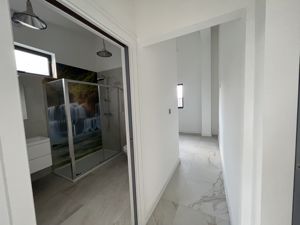 Photo 16- click for photo gallery